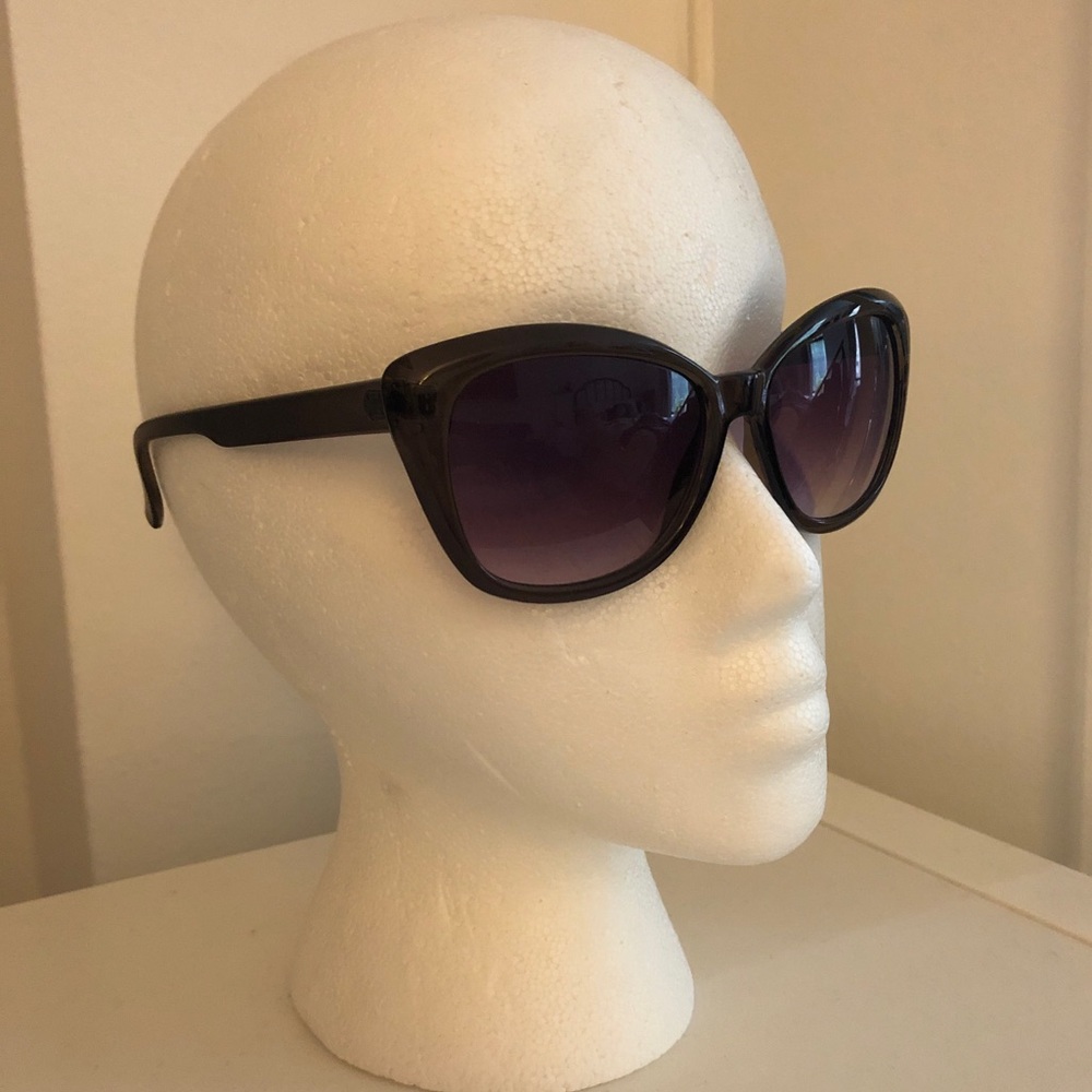 Black/brown cat eye sunglasses